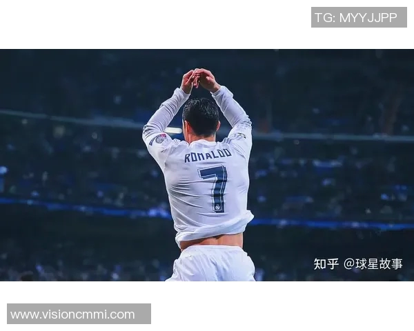 七十七号球星在足球界的传奇地位及其影响力解析 七十七号球星在足球界的传奇地位及其影响力解析